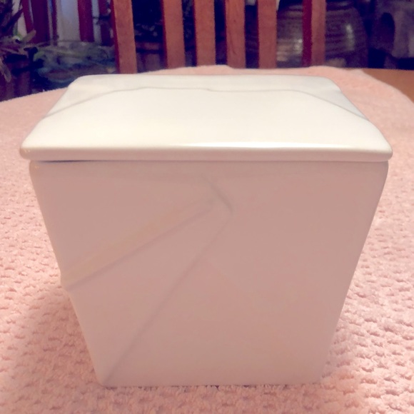 Threshold Chinese White Porcelain Takeout Box 5.5”x5.5” - Picture 3 of 8